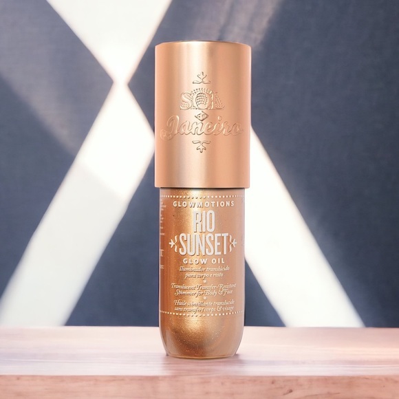 BNIB Sol de Janeiro
Glowmotions Glow Body Oil 75ml - Picture 3 of 6